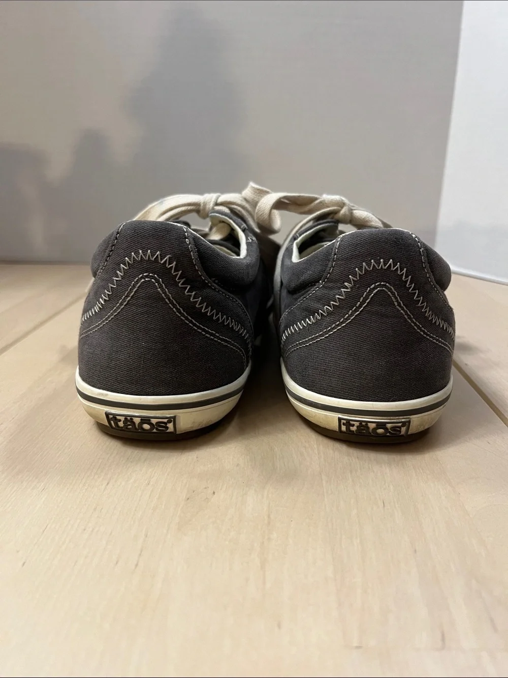Taos Retro Star RES-12844 Low Lace-Up Gray Canvas Sneakers Women’s 8.5